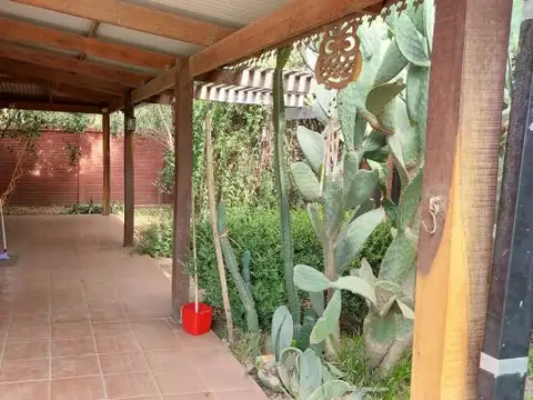 Casa en Alquiler con 3 cocheras