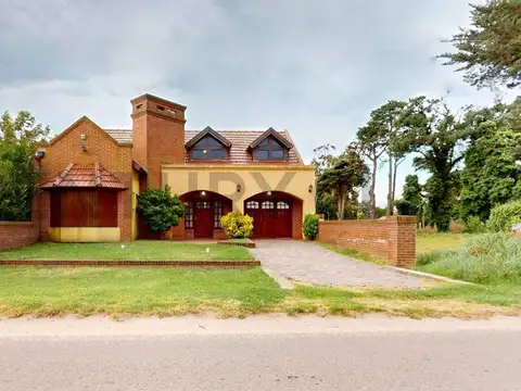 Venta  de casa 6 ambientes, Acantilados, Mar del Plata.