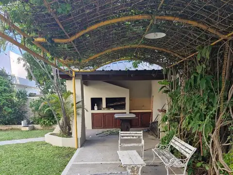 Casa 5 ambientes con 4 baños