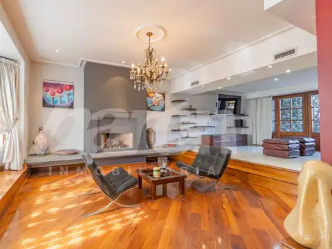 Casa en Venta con 4 cocheras