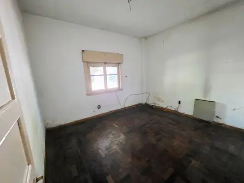 VENTA EN BLOCK VIVIENDA 3 AMBIENTES, MAS DOS LOCALES
