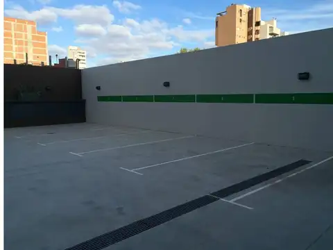 Cocheras en Planta Baja y Subsuelo - Lanus Oeste.