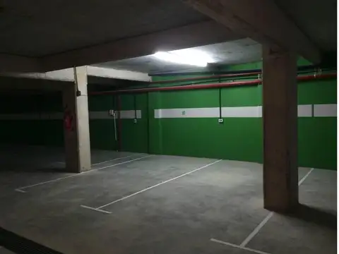 Cocheras en Planta Baja y Subsuelo - Lanus Oeste.