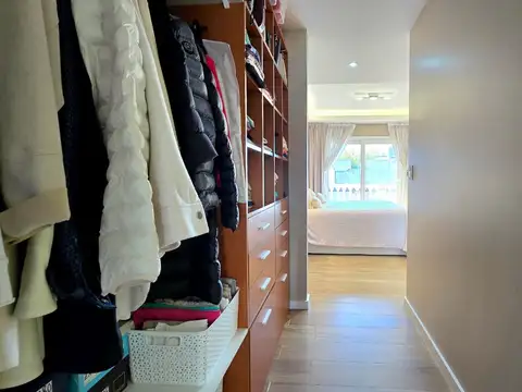 VENTA CASA 5 AMBIENTES VILLA LUGANO PILETA PARQUE