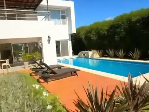 Barrio El Yacht 100
