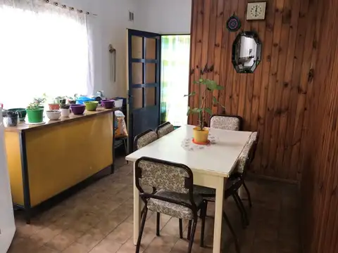 Casa 2 ambientes con 2 baños