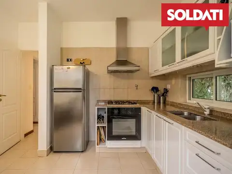 Casa 4 ambientes con 2 baños