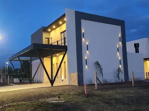 Casa en Alquiler de 3 dormitorios