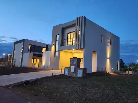 Casa en Alquiler en El Aljibe, USD 1.200