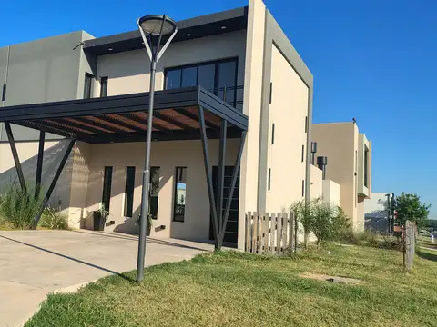 EXCELENTE CASA EN ALQUILER BARRIO EL ALJIBE