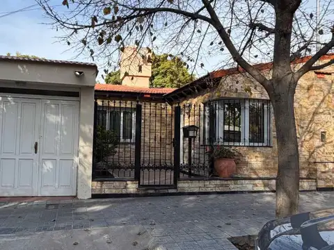 VENTA HERMOSA CASA EN SEXTA SECCION