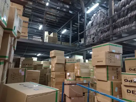 GALPON 1400 m2 MAS ENTREPISOS EN TOTAL 3600 m2