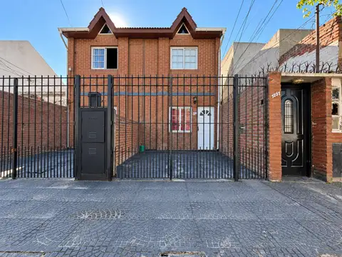 DUPLEX 3 AMB CON COCHERA Y PATIO "MUY LUMINOSO"