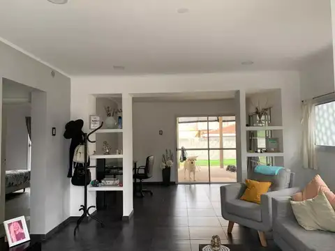 Casa 3 ambientes con 2 baños