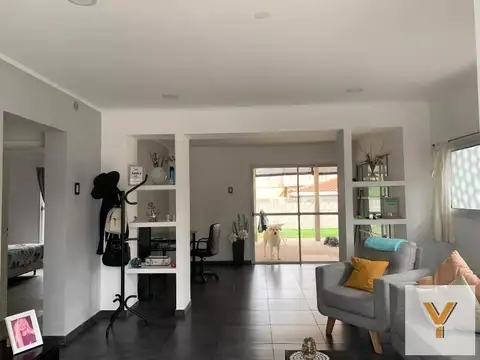 Casa 3 ambientes con 2 baños