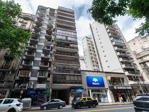 Dos dormitorios con dependencia contra frente en Barrio Norte