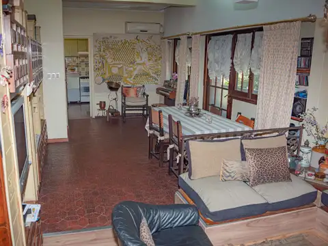 Depto Tipo Casa 5 ambientes con 2 baños