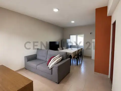 CASA TIPO DUPLEX 2 DORMITORIOS EN VENTA EN BERISSO