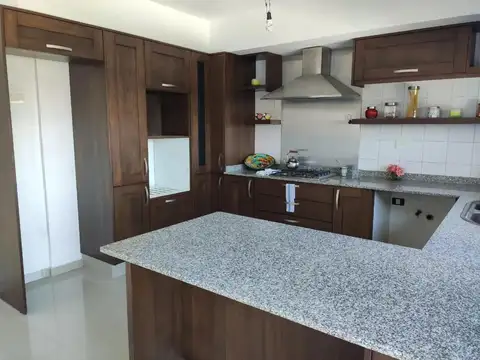 Departamento 4 ambientes con 2 baños