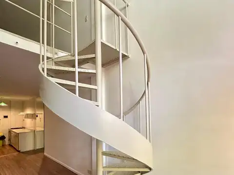 Oficina comercial tipo loft en dúplex con gran patio – Palermo Hollywood