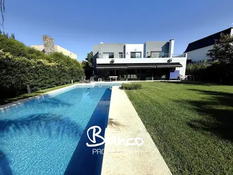 Moderna Casa en Venta en La Lomada, Pilar, G.B.A. Zona Norte