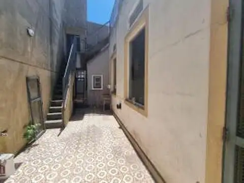 Casa en Venta en Parque Chas! con Gran Terraza y Posibilidad de Ampliar a pocas cuadras del subte