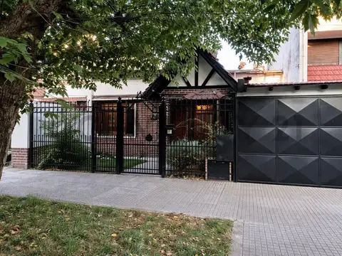 Venta Casa 3 Ambientes Castelar Norte Cochera