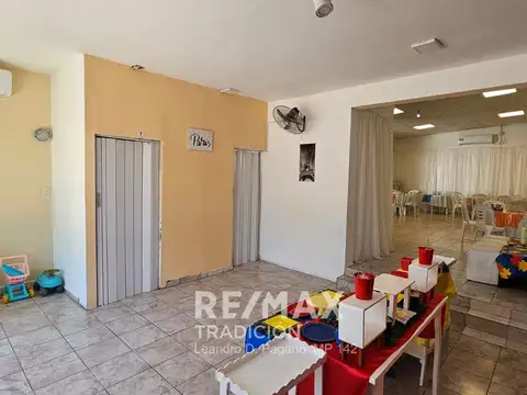 Casa 6 ambientes con 2 baños