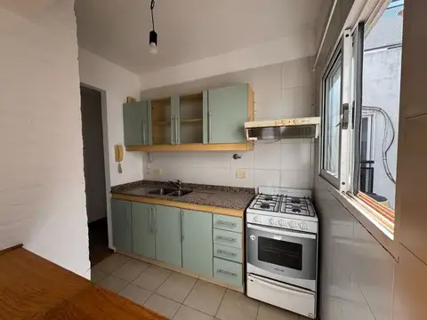 Depto Tipo Casa en Venta en Flores, USD 126.000