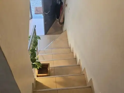 Depto Tipo Casa en Venta 8 años