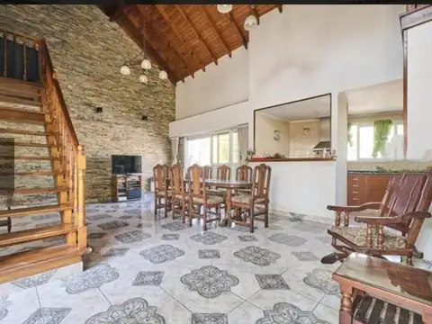 VENTA DE CASA 4 AMBIENTES |   178 M2 EN FLORESTA | ACEPTA PERMUTA