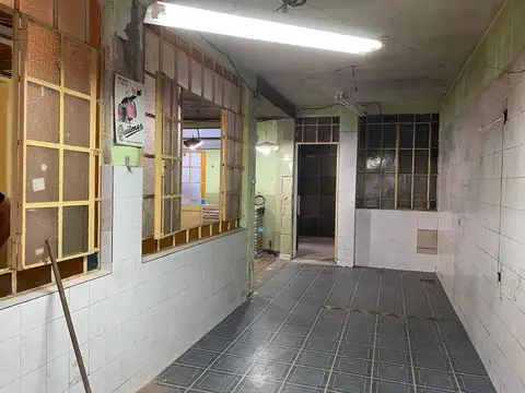 VENTA de 6 ambientes distribuidos en PB, casa estilo chorizo IDEAL PARA CONSTRUIR