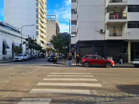 Departamento 2 DORMITORIOS y balcón al frente en Esq. 12 y 47