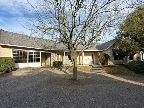 Venta Casa en Barrio Cerrado - Zona Colegio La Salle