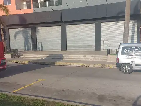 Local - Alquiler - Argentina, Ezeiza - ARRIBEÑOS 200