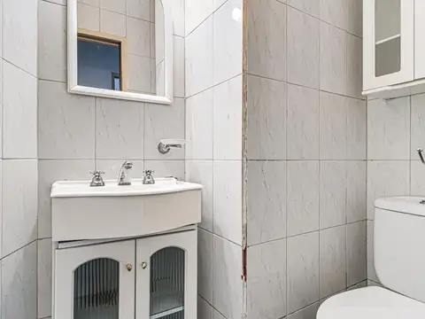 Venta departamento 4 ambientes con balcón al frente en San Cristóbal