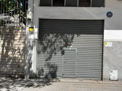 BUEN GALPON TODO LOZA ENTRADA DE TRAFIC - MUY BUENA LUZ INTERIOR