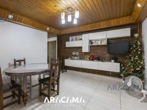 Casa en Venta con 3 cocheras