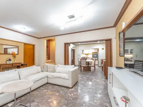 Venta Casa quincho, parrilla cochera p/2 autos