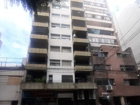 Se alquila departamento de dos dormitorios, muy  luminoso, excelente ubicación.