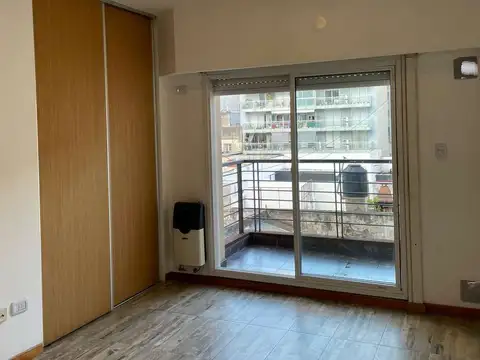 MONOAMBIENTE  C/BALCÓN - 2 baños ( 4 Años antig)