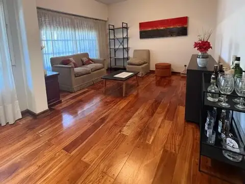 Casa 5 ambientes con 4 baños