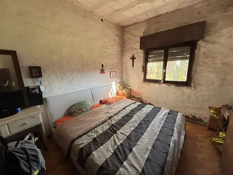 Casa 2 dormitorios con dpto 2 ambientes y parque