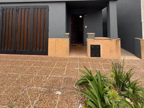 CASA EN CENTRO DE LUJAN A REFACCIONAR