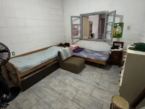 CASA EN CENTRO DE LUJAN A REFACCIONAR