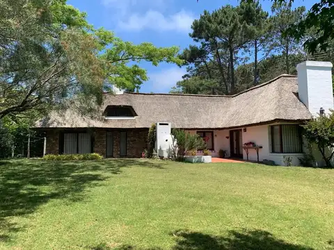 Casa - Venta - Uruguay, PLAYA BRAVA PUNTA DEL ESTE