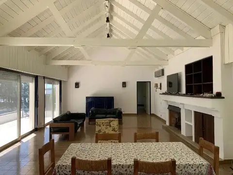 Casa en venta - 4 Dormitorios 3 Baños - 115.000Mts2 - Tigre