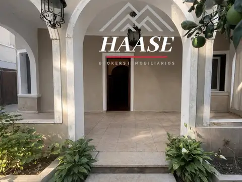 Casa 5 ambientes con 4 baños