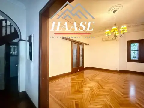 Casa 5 ambientes con 4 baños