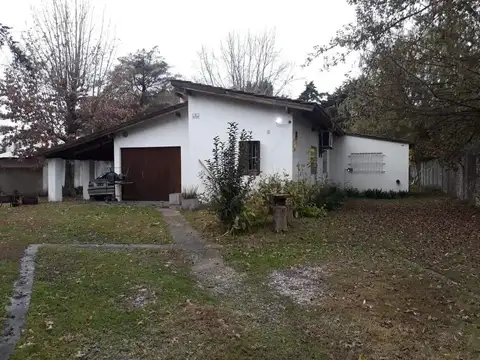 Casa en venta - 3 dormitorios 1 baño - 814.2mts2 - City Bell